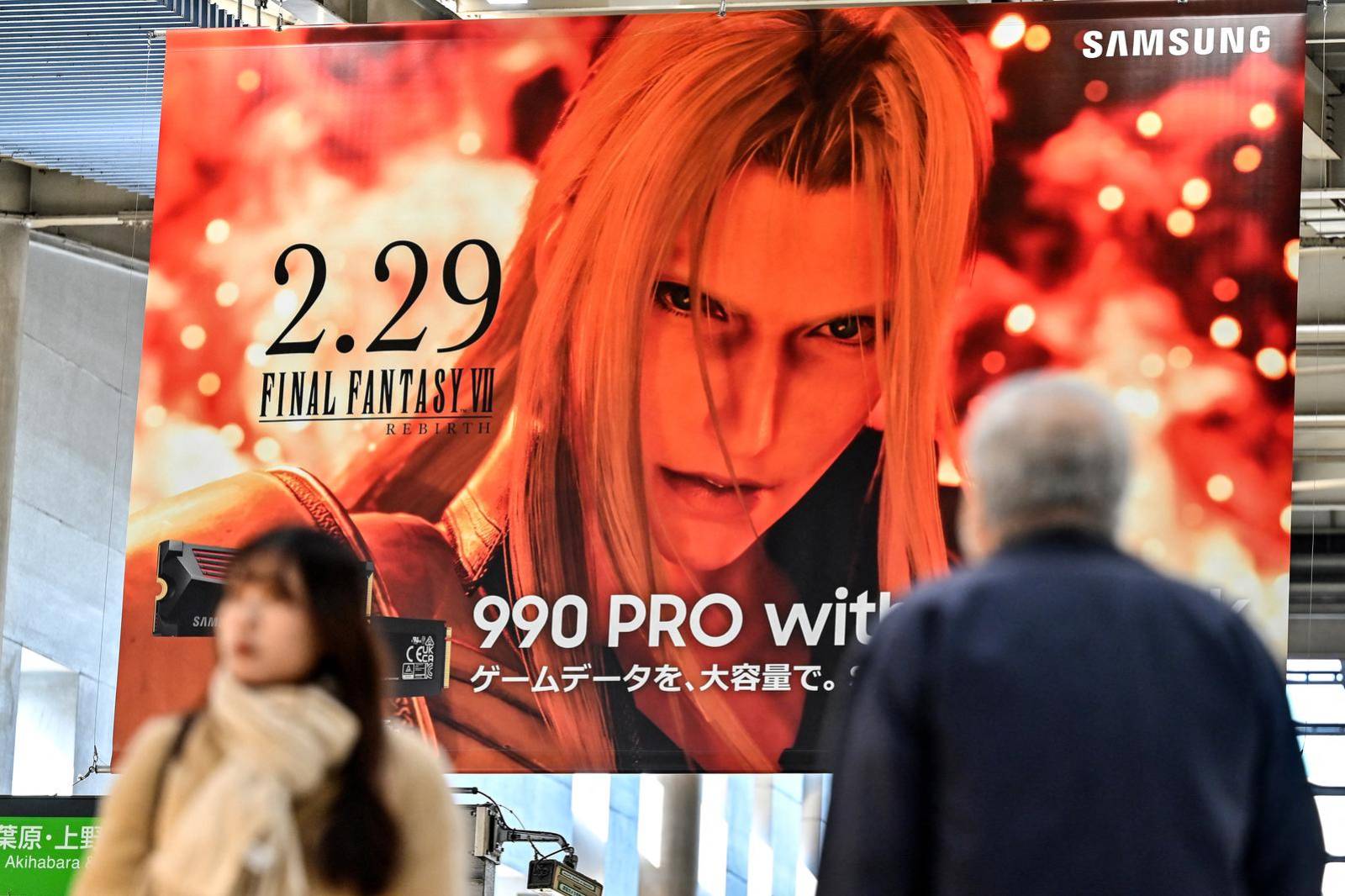 Publicité de "Final Fantasy VII Rebirth", à Tokyo le 27 février 2024.  ( AFP / RICHARD A. BROOKS )