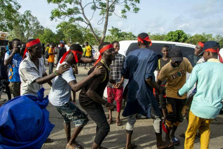 Des manifestants défilent contre le coût de la vie élevé à Cotonou, le 27 avril 2024 ( AFP / Abadjaye Justin SODOGANDJI )