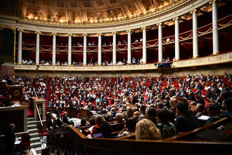 Les députés en session à l'Assemblée nationale, le 19 juillet 2022 à Paris ( AFP / Christophe ARCHAMBAULT )