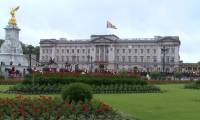 Le roi Charles III sort du palais de Buckingham pour le Trooping the Colour