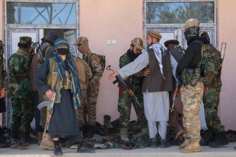 Des talibans assurent la sécurité dans la province du Badakhshan, dans le nord-est de l'Afghanistan, le 6 mai 2024 ( AFP / OMER ABRAR )