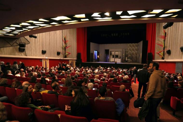 Le théâtre L'Empire, créé en 1958 à Ajaccio et qui avait fermé ses portes au public en 2015, a rouvert le 18 avril 2024 après une rénovation  ( AFP / PASCAL POCHARD-CASABIANCA )