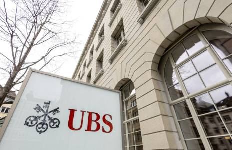 Photo du logo de la banque suisse UBS à Zurich