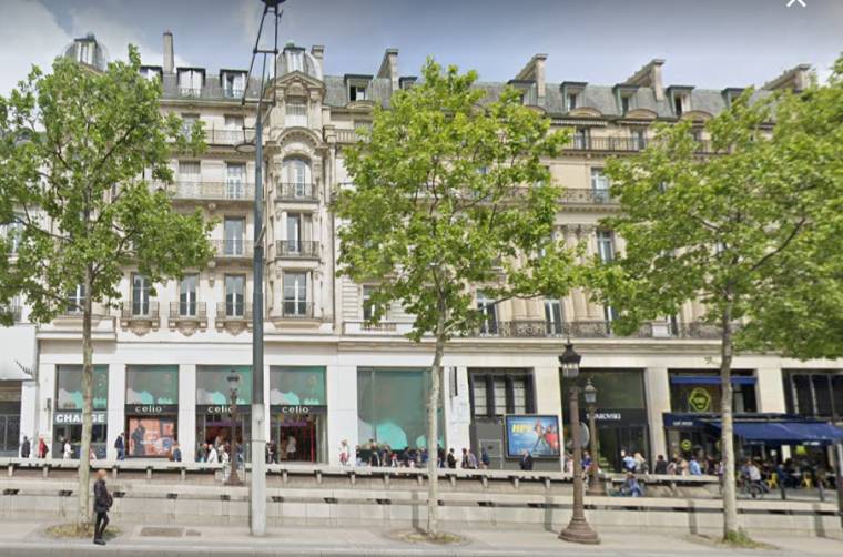 L'immeuble est situé sur le côté le plus ensoleillé de l'avenue des Champs-Elysées.  (Capture d'écran Google Street View)