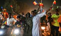 Des partisans du général Mahamat Idriss Déby Itno fêtent sa victoire à la présidentielle, le 9 mai 2024 à N'Djamena, au Tchad ( AFP / Issouf SANOGO )