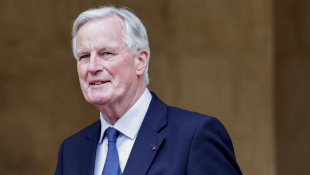 Le nouveau premier ministre Michel Barnier à Matignon pour la passation de pouvoir, le 5 septembre 2024 à Paris ( POOL / STEPHANE DE SAKUTIN )