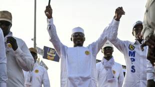 Le général Mahamat Idriss Déby Itno, candidat à la présidentielle du 6 mai, lors d'un meeting le 4 mai 2024 à N'Djamena ( AFP / Issouf SANOGO )