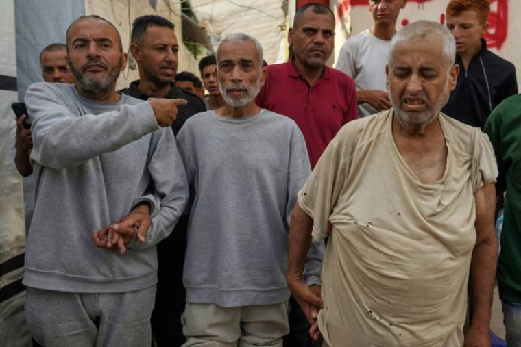 Des Palestiniens libérés par les forces israéliennes arrivent à l'hôpital des martyrs d'Al-Aqsa à Deir al-Balah, dans le centre de la bande de Gaza, le 1er juillet 2024 ( AFP / Bashar TALEB )
