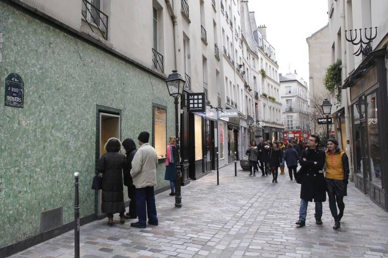 La rue des Rosiers à Paris, le 10 janvier 2015. ( AFP / THOMAS SAMSON )
