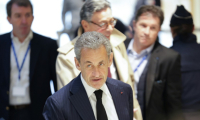 L'ancien président français Nicolas Sarkozy (centre), à son arrivée au palais de justice de Paris, le 6 janvier 2025  ( AFP / Thibaud MORITZ )