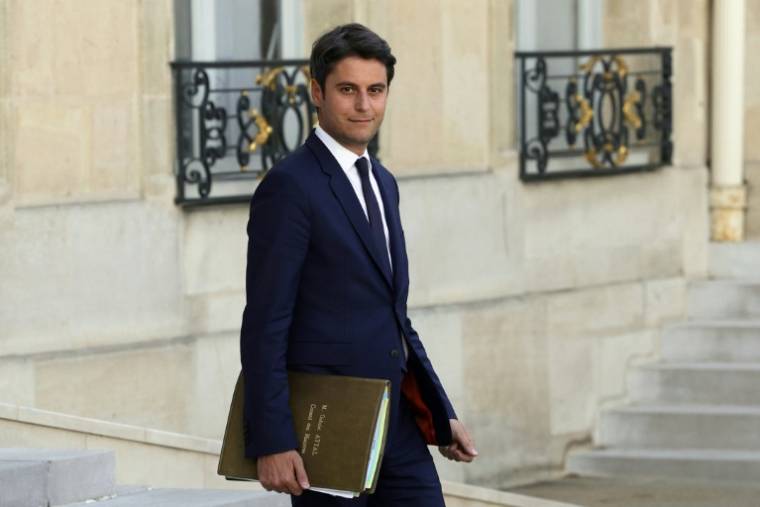 Le Premier ministre Gabriel Attal quitte le palais de l'Elysée après la réunion hebdomadaire du cabinet à Paris, le 15 mai 2024 ( AFP / Geoffroy VAN DER HASSELT )