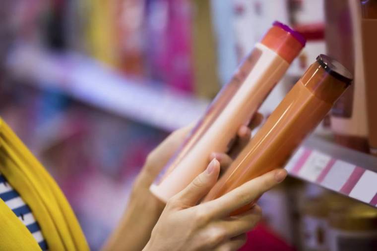 Savoir déchiffrer les étiquettes des cosmétiques pour préserver sa santé / iStock.com - ShotShare