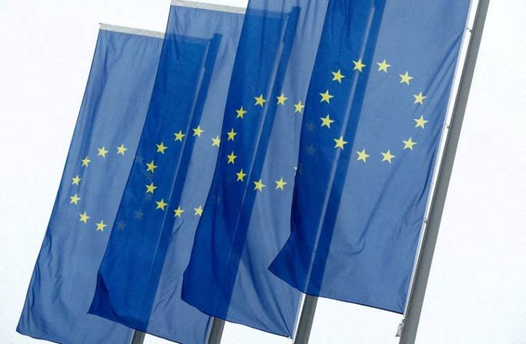 Photo d'archives des drapeaux de l'Union européenne au siège de la BCE à Francfort