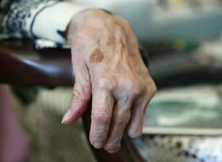 les "plus que centenaires" sont de plus en plus nombreux en France, avec même l'émergence d'une nouvelle classe d'âge, les "supercentenaires", qui dépassent les 110 ans ( AFP / JEAN-LOUP GAUTREAU )