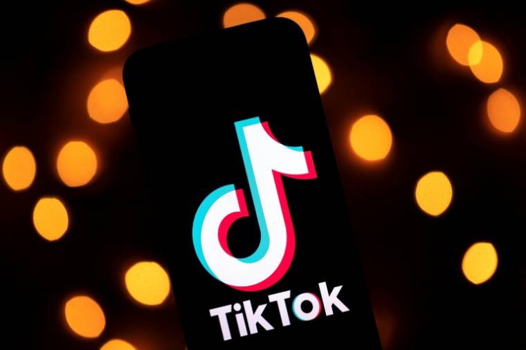 Autre sujet de friction: le réseau social TikTok est menacé d'interdiction aux Etats-Unis s'il ne coupe pas ses liens avec sa maison mère chinoise ByteDance ( AFP / Lionel BONAVENTURE )