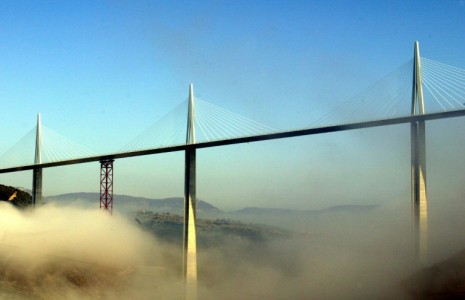 Le viaduc de Millau, le 6 décembre 2024, dans l'Aveyron ( AFP / ERIC CABANIS )