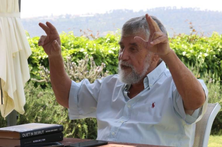 L'ancien agent du Mossad et auteur israélien Mishka Ben-David à Ramat Razi'el, en Israël, le 15 avril 2024 ( AFP / GIL COHEN-MAGEN )