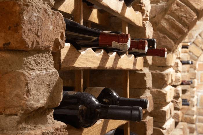 Il est important de prendre certaines précautions pour stocker son vin. ©Galina Mikhalishina/shutterstock.Com