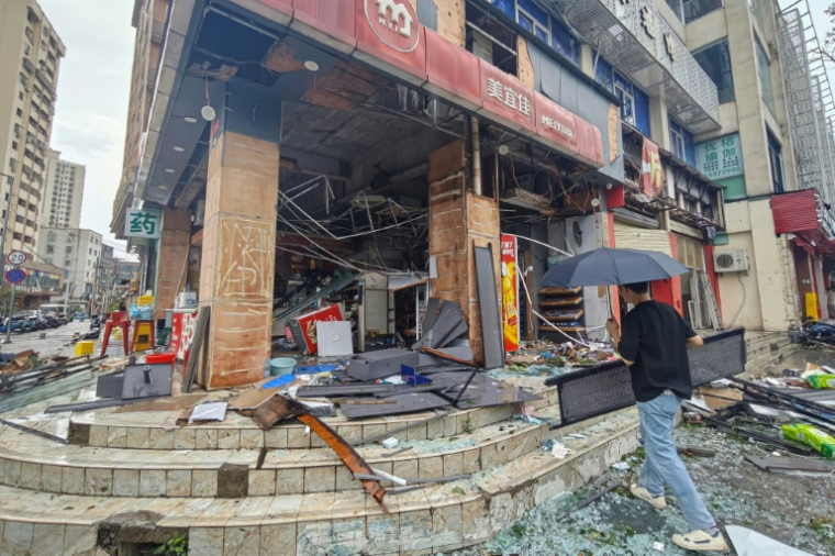 Un magasin endommagé après le passage du super typhon Yagi à Haikou, dans la province de Hainan, dans le sud de la Chine, le 7 septembre 2024 ( CNS / STR )