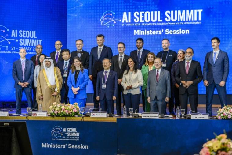 Les participants ministériels au deuxième "sommet" mondial sur l'intelligence artificielle (IA) à Séoul, le 22 mai 2024 ( AFP / ANTHONY WALLACE )