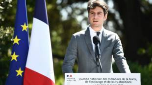 Le Premier ministre Gabriel Attal préside le 10 mai 2024 à La Rochelle la cérémonie de commémoration de l'abolition de l'esclavage  ( AFP / Christophe ARCHAMBAULT )