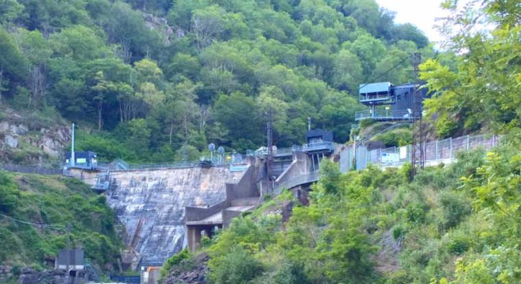 L'action EDF remonte la pente, 24% depuis le début de l'année. Ici, un barrage hydroélectrique EDF en Corrèze. (© D. Delmond)