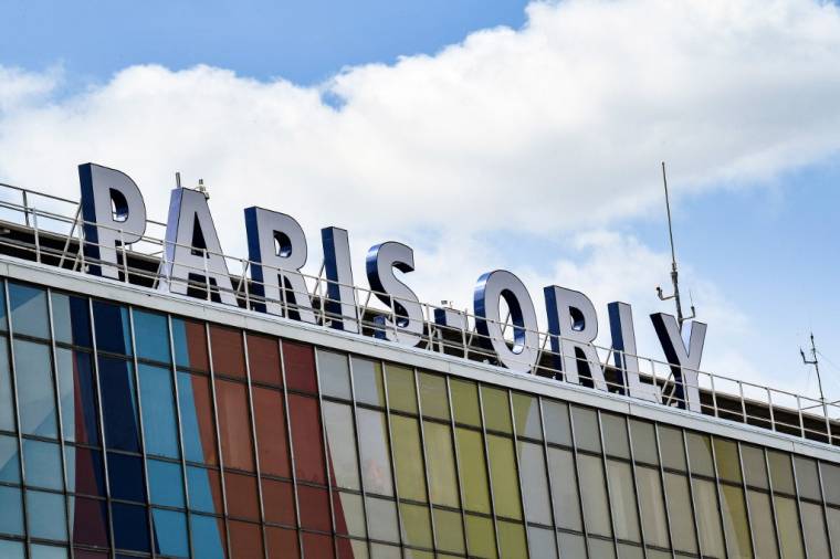 D'ici 2035, l'aeéroport d'Orly pourrait accueillir moins de voiture et plus de passagers.  ( AFP / BERTRAND GUAY )