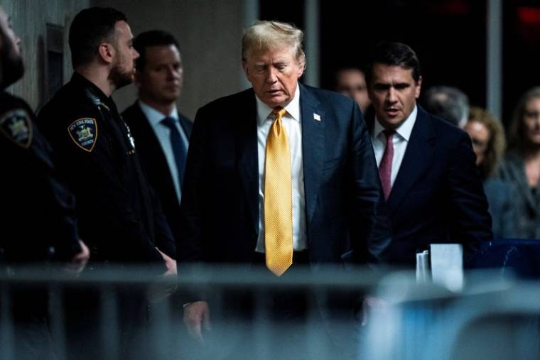 Le procès pénal de l'ancien président américain Trump pour falsification de dossiers commerciaux se poursuit à New York