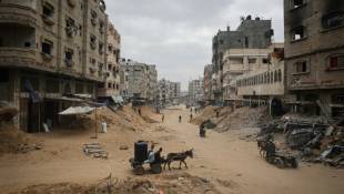 Une rue en ruines de Khan Younès, dans le sud de la bande de Gaza, le 2 mai 2024 ( AFP / - )