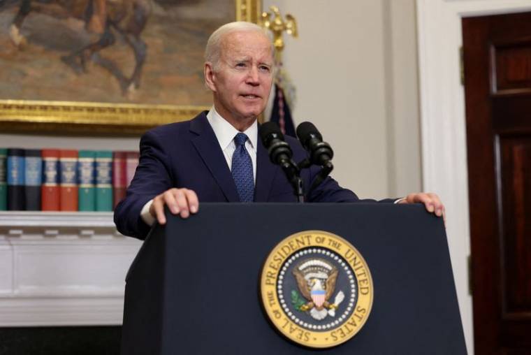 Le président américain Joe Biden parle de son accord avec le président de la Chambre des représentants Kevin McCarthy (R-CA)
