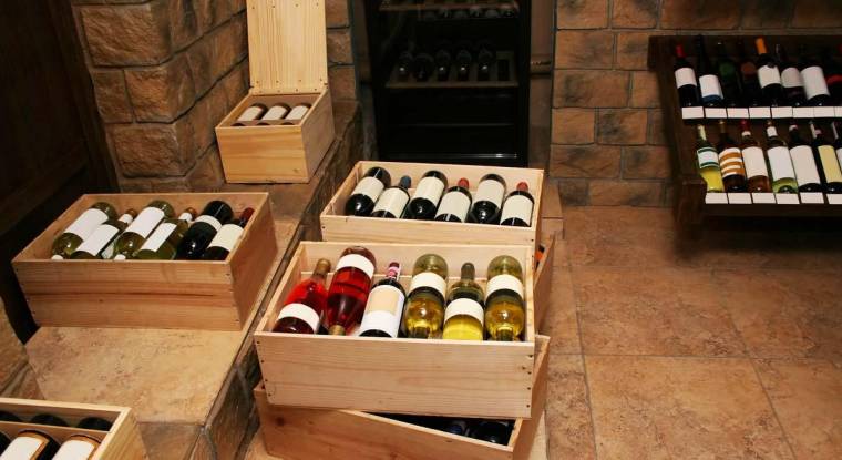 Le Revenu vous présente deux façons d'investir dans le vin : acheter des bouteilles «en primeur» ou des parts de vignobles. (© Phovoir)