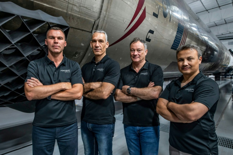 Les quatre membres d'équipage de la mission spatiale Ax-3, Marcus Wandt, Walter Villadei, Michael Lopez-Alegria, et Alper Gezeravci (de gauche à droite) ( AXIOM SPACE / HATIM KAGHAT )