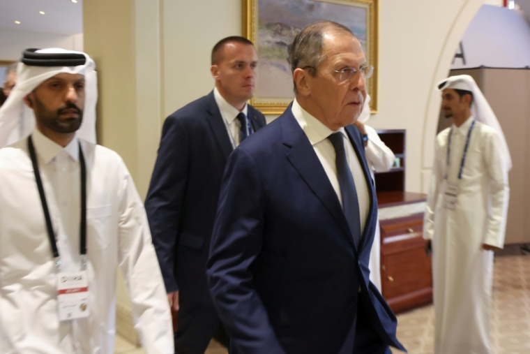 Le ministre russe des Affaires étrangères, Sergueï Lavrov, arrive au Forum de Doha dans la capitale qatarie, le 7 décembre 2024 ( AFP / KARIM JAAFAR )