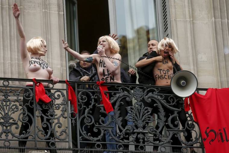 MARINE LE PEN PORTE PLAINTE CONTRE LES FEMEN