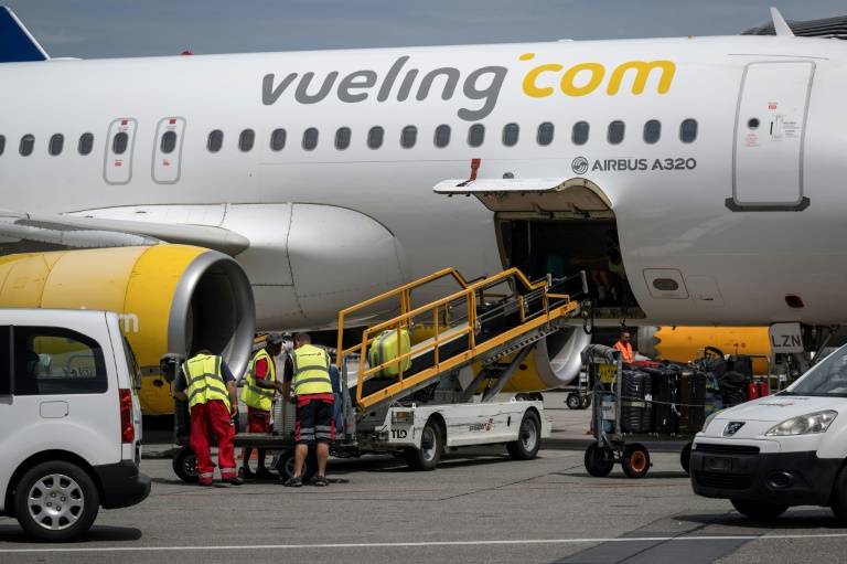 Environ un tiers des vols exploités par Vueling en France seront annulés mercredi et jeudi en raison d'une grève des personnels navigants ( AFP / Fabrice COFFRINI )