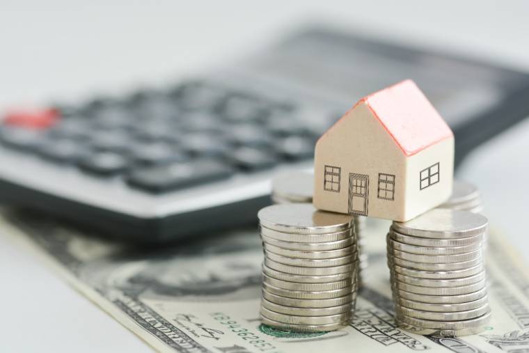 Qui peut encore dépasser 35 % d'endettement pour son crédit immobilier ? ( Crédits : ©  adrian_ilie825 - stock.adobe.com)