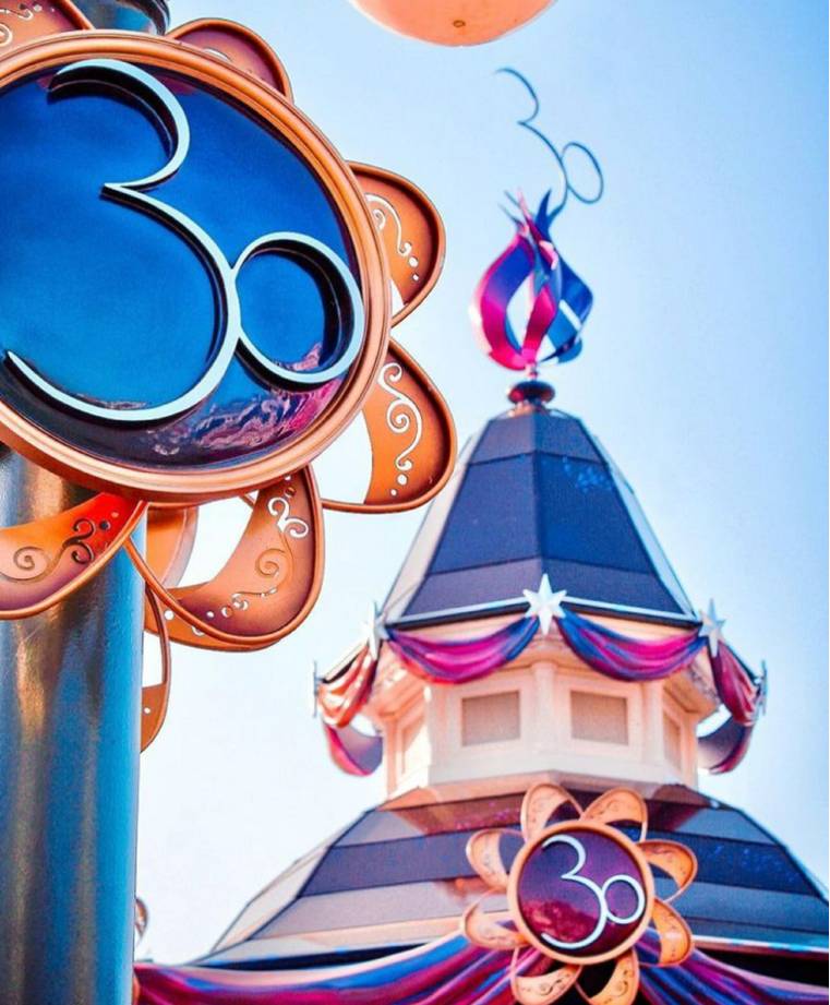 Disneyland Paris fête ses 30 ans. crédit photo : Capture d’écran Instagram @disneylandparis