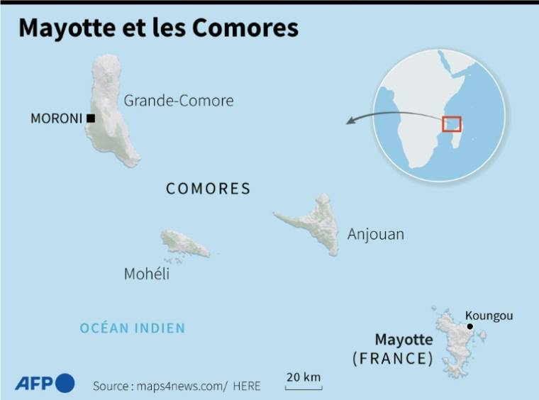 Carte localisant le 101e département français de Mayotte dans la partie orientale de l'archipel des Comores ( AFP / Sophie RAMIS )
