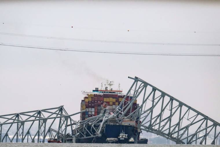 Le pont Francis Scott Key effondré, après avoir été percuté par le porte-conteneurs Dali, le 27 mars 2024 à Baltimore, dans le Maryland ( AFP / Jim WATSON )