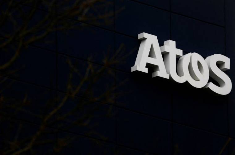 Le logo d'Atos sur un bâtiment de l'entreprise à Nantes