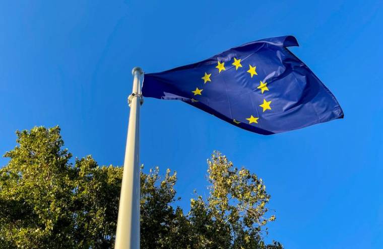 Un drapeau européen hissé à Grenade, en Espagne