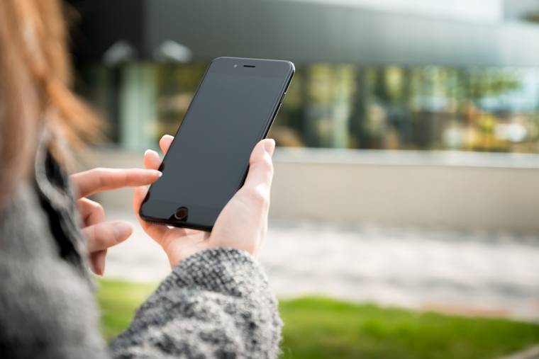Les acheteurs d'un smartphone souscrivent souvent sans le savoir à une assurance. (illustration) (Jan Vasek / Pixabay)