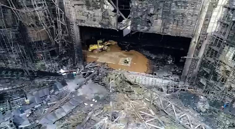 Image diffusée par le ministère russe des Urgences, le 26 mars 2024, d'équipes déblayant les débris du Crocus City Hall, après un attentat, à Kranosgorsk, dans la banlieue de Moscou ( Ministère russe des Urgences / Handout )