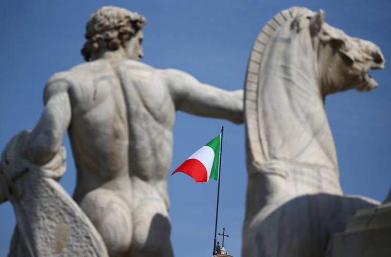ITALIE: OBJECTIFS DE DÉFICIT RELEVÉS, CEUX DE CROISSANCE ABAISSÉS