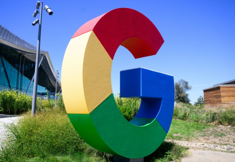 Londres a ouvert une enquête sur la possible position dominante du moteur de recherche Google ( AFP / Josh Edelson )