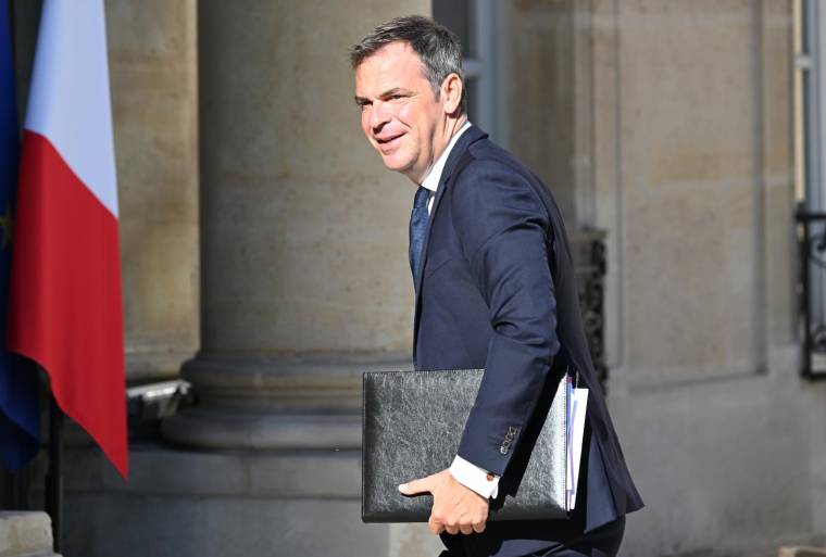 Olivier Véran à Paris le 24 août 2022. ( AFP / Bertrand GUAY )