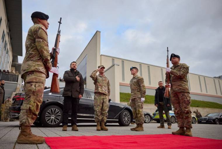 Le président ukrainien Zelenskiy visite le quartier général de l'armée américaine pour l'Europe et l'Afrique à Wiesbaden
