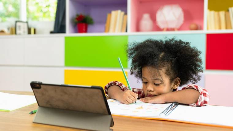 In France, 62,000 students are homeschooled every year.  Photo credit: Sushiman/Shutterstock / Sushiman