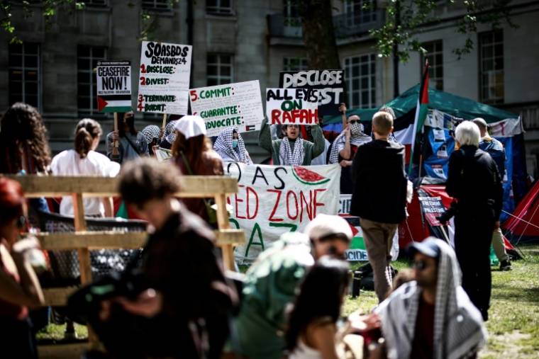 Un campement d'étudiants propalestiniens sur le campus de la SOAS University de Londres, le 8 mai 2024 ( AFP / BENJAMIN CREMEL )