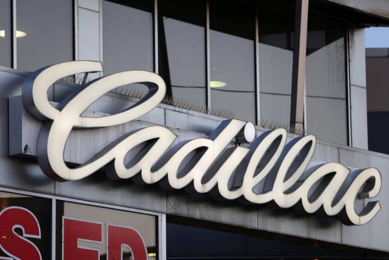 Des panneaux de signalisation pour Cadillac, une marque automobile appartenant à General Motors